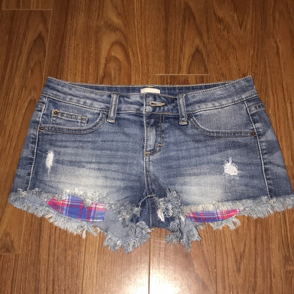 Sneak Peek shorts